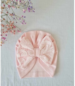 Turban różowy z koronkową kokardką